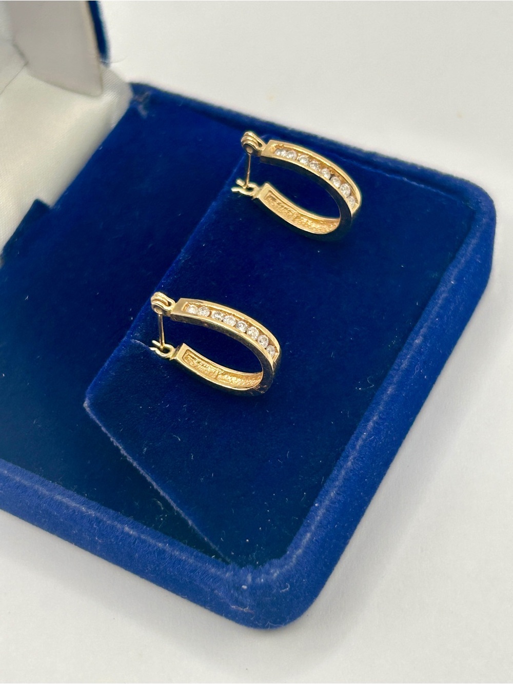14k Solid Gold Huggie Hoop Earrings .25 TCW Diamonds - Picture 5 of 16